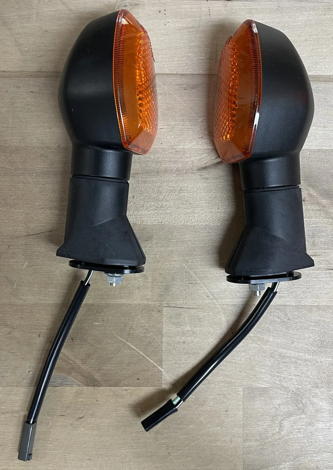 Paire clignotants origine Suzuki GSR 750 Freegun