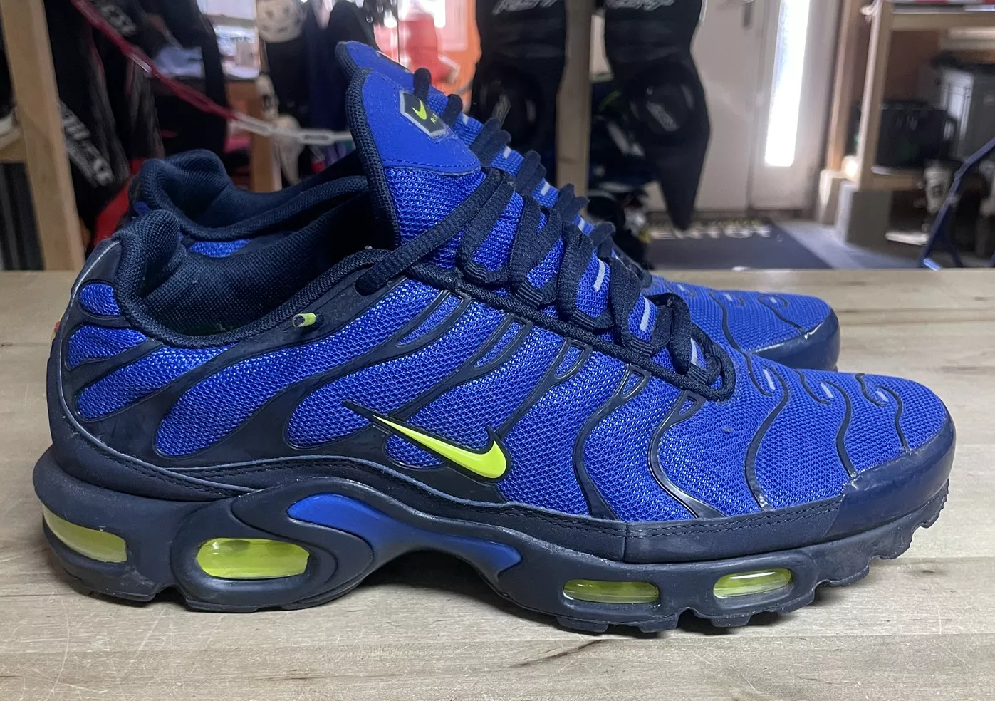 Nike Airmax plus Hyper Royal Volt P.45