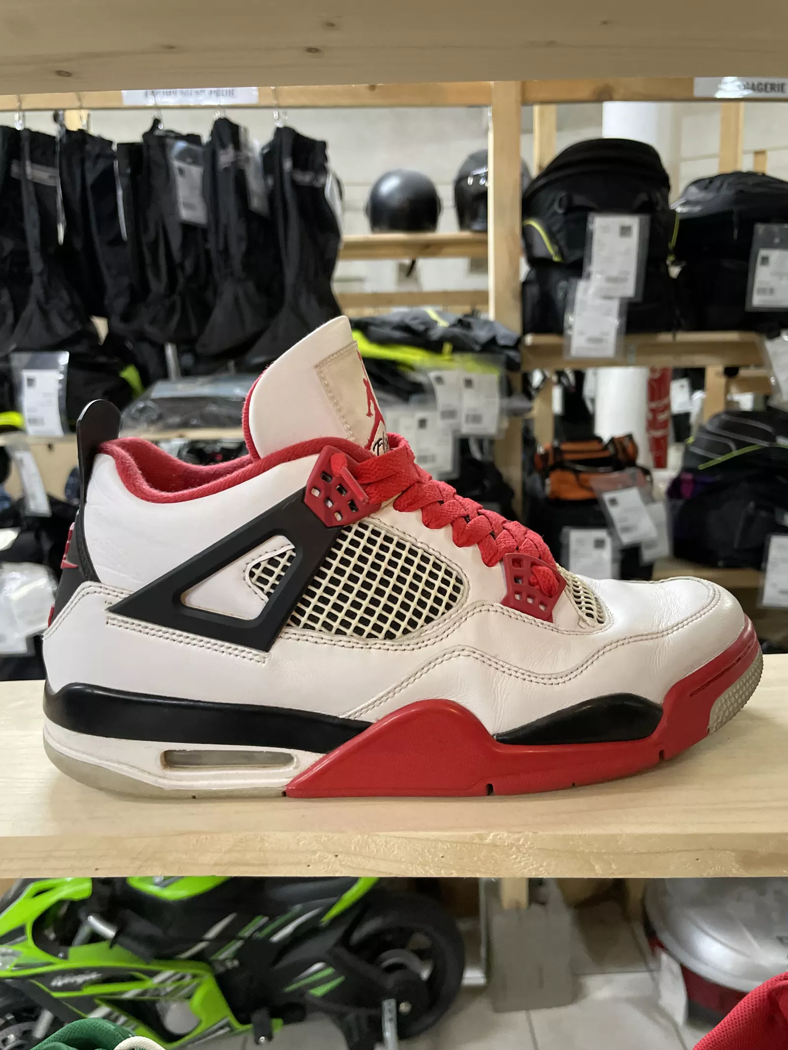 Jordan 4 Fire Red