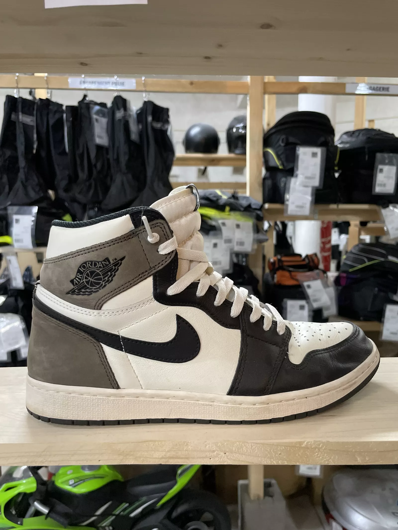 Jordan 1 Retro High Dark Mocha